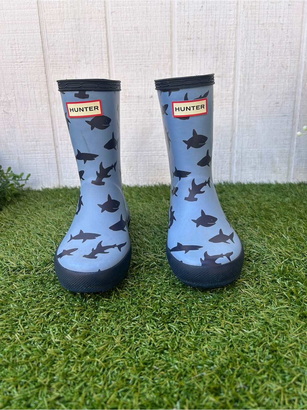 Kids First Classic Rain Boots
$75 size UK8  US 9 preowned /unisex
Medium Blue